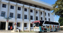 Stire din Cultură-Educație : "Autobuzul Dram - Drum" a pornit la drum. Ce vor face copiii până pe 19 august