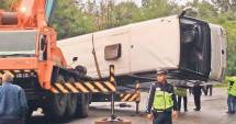 Stire din Eveniment : Accident rutier, în drum spre moaștele Sfintei Parascheva! Un autocar cu pelerini s-a răsturnat