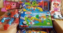 Stire din Eveniment : Au vrut să intre în țară  cu produse contrafăcute,  ascunse în două microbuze