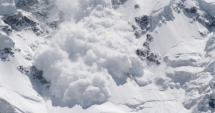Stire din Eveniment : Căutările bărbatului prins de avalanșă, sistate din nou, fără rezultat