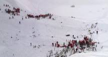 Stire din Actualitate : Avalanșă! Primul bilanț: un mort, cinci elevi dați dispăruți și alți cinci în stare gravă