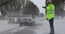Stire din Social : Drumuri județene din Constanța sub polei și zăpadă. Avertizări pentru șoferi