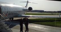 Stire din Actualitate : VIDEO. Un avion a ieșit de pe pistă și a rămas blocat în noroi