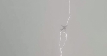 Stire din Actualitate : Un avion cu pasageri a fost lovit de fulger