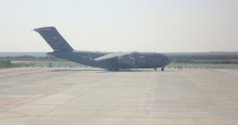 Stire din Eveniment : AVION MILITAR AMERICAN, CU ZECI DE OAMENI LA BORD, ÎN FLĂCĂRI PE AEROPORTUL INTERNAȚIONAL MIHAIL KOGĂLNICEANU