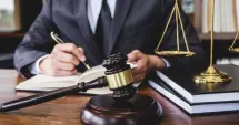 Stire din Eveniment : Se dădea avocat și promitea recuperarea permiselor. Un bărbat, reținut pentru înșelăciune