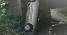 Stire din Eveniment : Autoturism căzut de pe un pod! Înăuntru se aflau două persoane, de peste 70 de ani