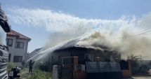 Stire din Eveniment : A luat foc o casă în comuna Cumpăna. Se intervine în forță