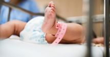Stire din Eveniment : Nou-născut VÂNDUT pentru 15.000 lei! Mama și "viitorul tată", reținuți de DIICOT!