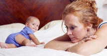 Stire din Sănătate : Ce trebuie să știm despre "baby blues". Multe mămici se confruntă cu această stare