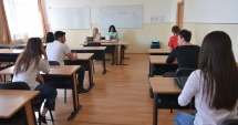 Stire din Cultură-Educație : BACALAUREAT 2017. Astăzi  este ultima probă. Elevii  se plâng de căldura din săli