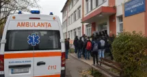 Stire din Eveniment : Dramă fără margini. Un elev s-a stins în școală, în ciuda manevrelor de resuscitare și sub privirile colegilor