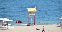 Stire din Social : Baloane de resuscitare și defibrilatoare, la foișoarele salvamarilor din Mamaia și Constanța