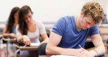 Stire din Social : Bani de la stat pentru  a rămâne  la școală