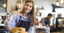 Stire din Social : Bani pentru patronii care angajează vara elevi și studenți