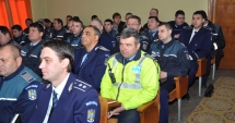 Stire din Eveniment : Bani mai puțini pentru polițiști. Vor primi sporul de 75% și norma de hrană și echipament? Promisiuni pentru tichete de vacanță