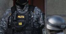 Stire din Eveniment : 23 kg de canabis introduse în ţară prin firme de curierat. Doi bărbaţi reţinuţi de DIICOT