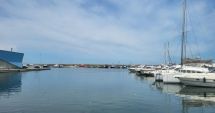Stire din Eveniment : Pericol de înec, în Portul Turistic Tomis! Un bărbat a căzut din barcă