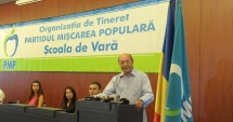 Stire din Politică-Administrație : Traian Băsescu, către tinerii din PMP prezenți la Neptun: "Baza unui politician este în meseria lui"