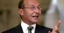 Stire din Politică-Administrație : Băsescu: "Guvernul să găsească soluții pentru cluburi, nu să le închidă"