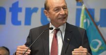 Stire din Politică-Administrație : Băsescu acuză opoziția: "Pare a face un blat  cu PSD refuzând să depună moțiune de cenzură"