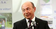 Stire din Politică-Administrație : Băsescu îi cere premierului  să demisioneze