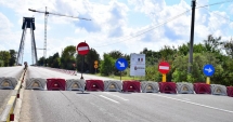 Stire din Eveniment : Bătaia de joc continuă la Podul Agigea. Trafic închis total pentru a munci un singur om