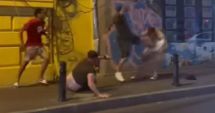 Stire din Eveniment : Bătaie cu bâte între două găști. Zeci de tineri au făcut prăpăd pe stradă, la trei dimineața