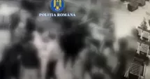 Stire din Eveniment : Bătaie ca în filme la mall. 11 tineri au fost reținuți