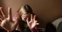 Stire din Eveniment : Scandal la liceu. Elevă de 17 ani agresată de colegă în pauză