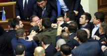 Stire din Actualitate : Politică cu pumni și picioare,  în Parlamentul turc