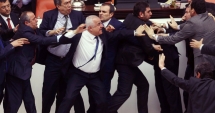 Stire din Actualitate : Bătaie ca în filme  în Parlamentul Turciei