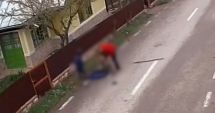 Stire din Eveniment : Bătrân bătut cu bâta de un vecin și călcat de o căruță din cauza unei neînțelegeri mai vechi