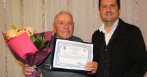 Stire din Social : Constănțean de 100 de ani, premiat de primarul Decebal Făgădău