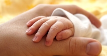 Stire din Social : ȘI-A GĂSIT BEBELUȘUL MORT ÎN PAT! Moartea copilului ridică semne de întrebare