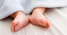 Stire din Eveniment : Copilul de opt luni, sugrumat de mama sa, a murit