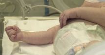 Stire din Eveniment : Bebeluș aruncat în WC, salvat de paramedici în ultimul moment. Mama lui a crezut că murise