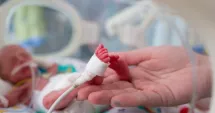 Stire din Eveniment : Părinții unui bebeluș mort la Polizu acuză că micuțul ar fi fost abandonat în incubator