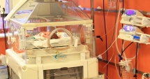 Stire din Sănătate : Zeci de bebeluși născuți prematur, cu infecții materno-fetale și malformații, înghesuiți în incubatoare