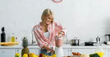 Stire din Sănătate : Beneficiile turmericului în smoothie-uri. Combinații sănătoase pentru imunitate