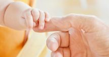 Stire din Eveniment : Un copil de 7 luni, bătut crunt de concubinul mamei lui. Bărbatul, reținut pentru tentativă de omor