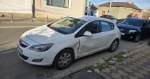 Stire din Eveniment : Accident rutier într-o intersecție din municipiul Constanța. Două persoane au fost rănite