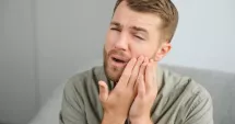 Stire din Sănătate : Remediul din bucătărie care poate calma gingiile inflamate