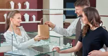 Stire din Actualitate : Românii economisesc în ciuda scumpirilor. Aurul, investiția anului 2025