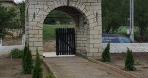 Stire din Social : IPS Teodosie sfințește biserica  din localitatea Șipotele