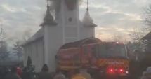 Stire din Eveniment : O biserică greco-catolică a fost cuprinsă de flăcări! La fața locului intervin șapte autospeciale