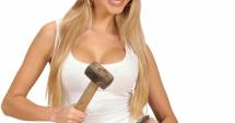 Stire din Fun : Blondă și sexy, pusă la muncă grea