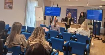 Stire din Economie : Cum să nu fii victima fraudelor online - educație financiară la BNR Constanța