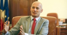 Stire din Eveniment : Judecătorii îi interzic lui Bogdan Olteanu să vorbească cu părinții