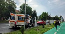 Stire din Eveniment : Momentul șocant în care două femei sunt spulberate pe trotuar de un bolid condus haotic